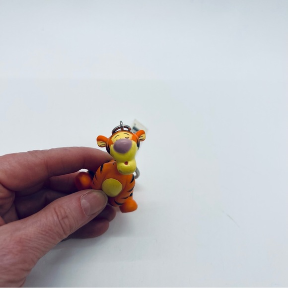 NWT Disney Bundle with two laminated and 7 figurines/keychains - Picture 5 of 16